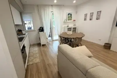 Casa in vendita, Via Varrone, Pomezia