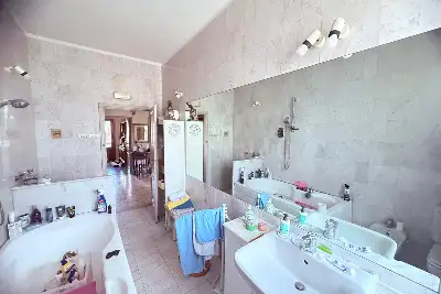 Villino a Schiera in vendita, Via Sem Benelli, Prato