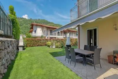 Villa Bifamiliare in vendita, Viale Ernesto Thomas, Brusimpiano
