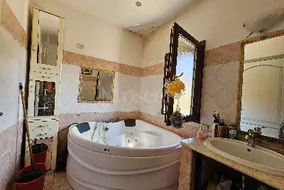 Villa in vendita, Via Rumenia , Pomezia