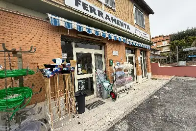 Negozio in vendita, Via Coni Zugna, Fiumicino