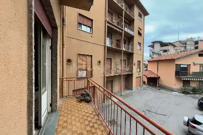 Negozio in vendita, Via Leopardi, Erba