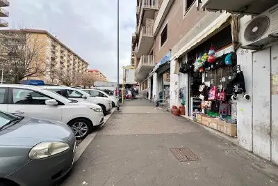 Negozio in vendita, Via Scribonio Curione, Roma