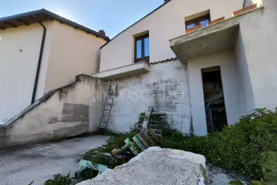 Casa Indipendente in vendita, Via Centrale, L'Aquila
