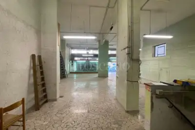 Negozio in affitto, Viale Giulio Agricola, Roma