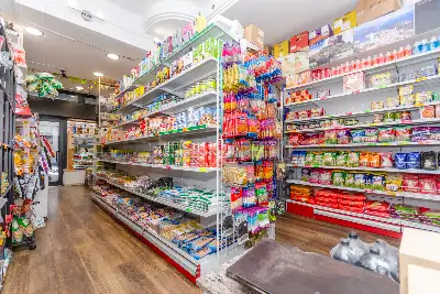 Negozio in vendita, Via Parmigianino, Milano