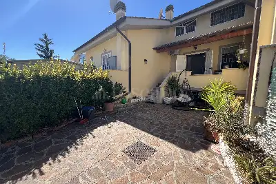 Villino a Schiera in vendita, Via Corona Australe, Fiumicino