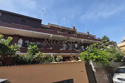 Villino a Schiera in vendita, Via degli Ossoli, Roma