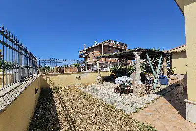 Villa in vendita, Via Rumenia , Pomezia