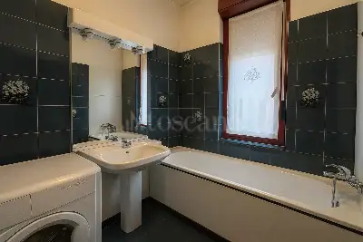 Casa in vendita, Piazza Alessandro Manzoni, Carnate