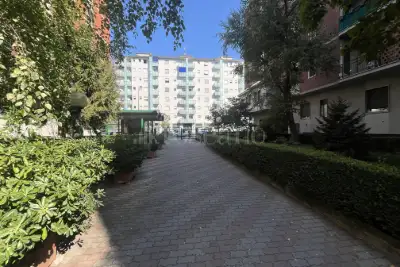 Casa in vendita, Via Lorenteggio, Milano
