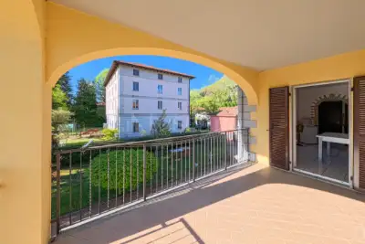 Villa Bifamiliare in vendita, Via della Repubblica, Bisuschio