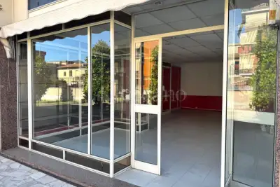 Negozio in affitto, Via del Ponte delle Sette Miglia, Roma
