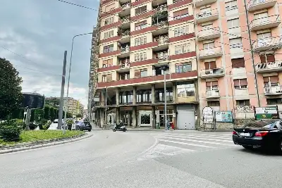 Negozio in affitto, Via Giosuè Carducci, Avellino