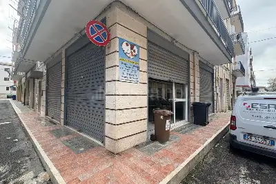 Negozio in affitto, Via Tenente Nino Antelmi, Ostuni