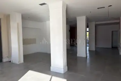 Negozio in vendita, Viale Gianluigi Bonelli, Roma