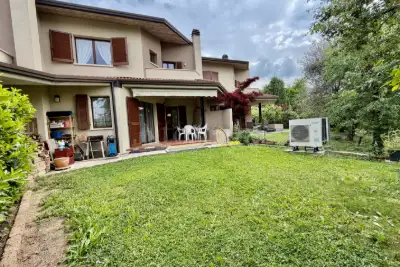 Villino a Schiera in vendita, Via D. Alighieri, Monticelli Brusati
