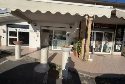 Negozio in affitto, Via Michele Rosi, Fiumicino