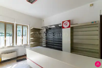 Negozio in vendita, Viale Venezia, Udine