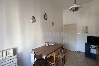 Villino a Schiera in vendita, Via Edmondo de Amicis, Prato