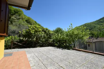 Villa in vendita, Loc. La Casa, Vernio