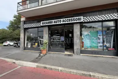 Negozio in vendita, Largo Giambellino, Milano