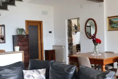 Casa Indipendente in vendita, Via Schignano, Argegno