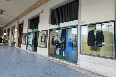 Negozio in vendita, Piazza della Libertà, Latina
