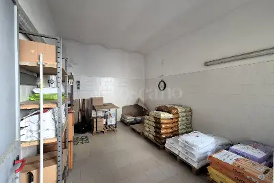Magazzino in vendita, Via Carducci, Cantù