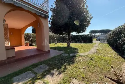 Villa Plurifamiliare in vendita, Viale delle Peonie, Sabaudia