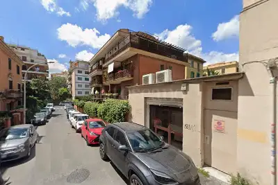 Negozio in vendita, Via di Santa Sofia , Roma