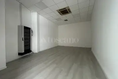 Negozio in vendita, Via Giuseppe Garibaldi, Villa Carcina