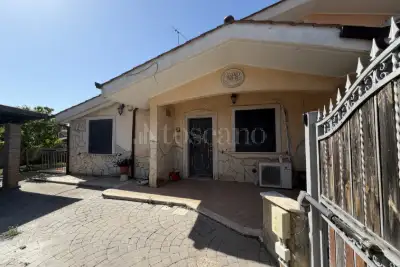 Villino a Schiera in vendita, Via Toce, Ardea