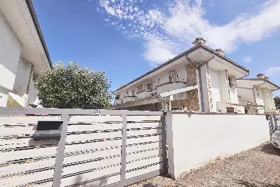 Villa Plurifamiliare in vendita, Via dei Frassini, Anzio