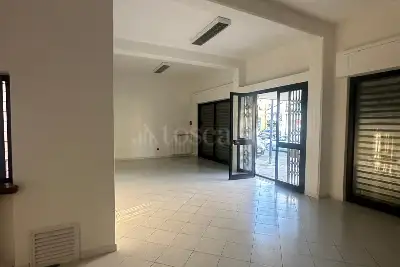 Negozio in affitto, Via Giuseppe Garibaldi, Avezzano