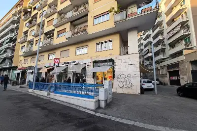 Negozio in vendita, Largo dei Colli Albani, Roma