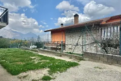 Casa Indipendente in vendita, Contrada Cesine, Avellino