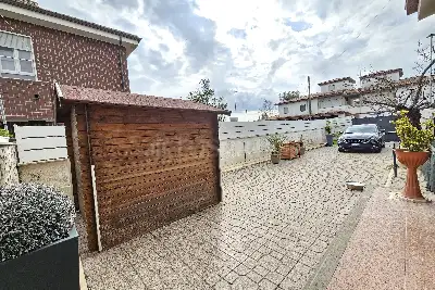 Villino a Schiera in vendita, Via dell'Orione, Pomezia