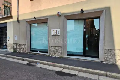 Negozio in vendita, Via Alberto da Giussano, Cantù