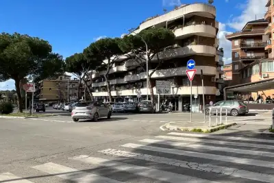Negozio in affitto, Viale Giuseppe Sirtori, Roma