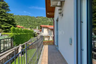 Villa Bifamiliare in vendita, Viale Ernesto Thomas, Brusimpiano