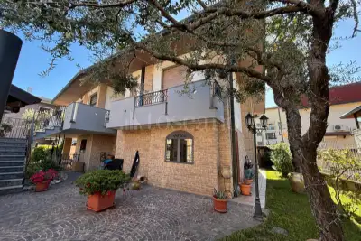 Villa in vendita, Via Vanzaghello, Busto Arsizio