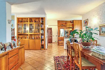 Villa in vendita, Via Ferruccio Pellini, Marchirolo