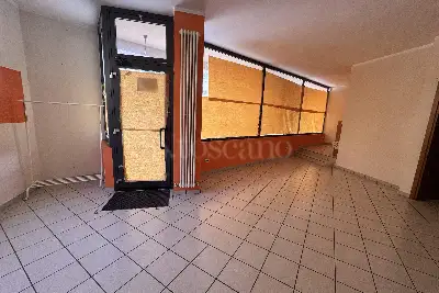 Negozio in vendita, Via Giuseppe Sirtori, Lecco