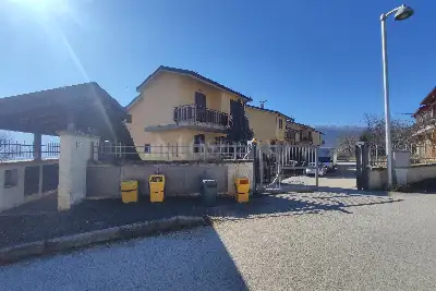 Villino a Schiera in vendita, Via Bazzanese, L'Aquila