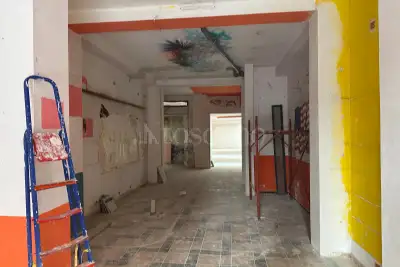 Negozio in affitto, Via Michele Garruba, Bari