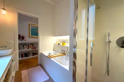 Casa in vendita, Via Galliera, Bologna