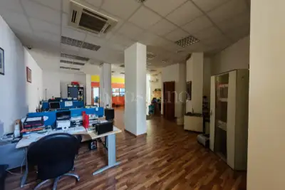 Magazzino in vendita, Via degli Svevi, Catanzaro