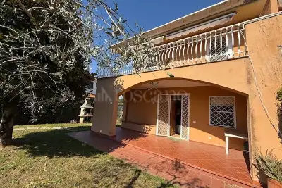 Villa Plurifamiliare in vendita, Viale delle Peonie, Sabaudia