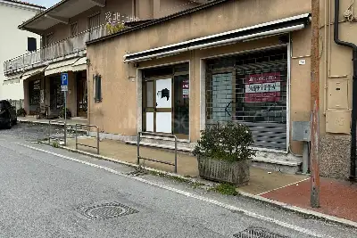 Attività Commerciale in affitto, Via della Repubblica, Contigliano